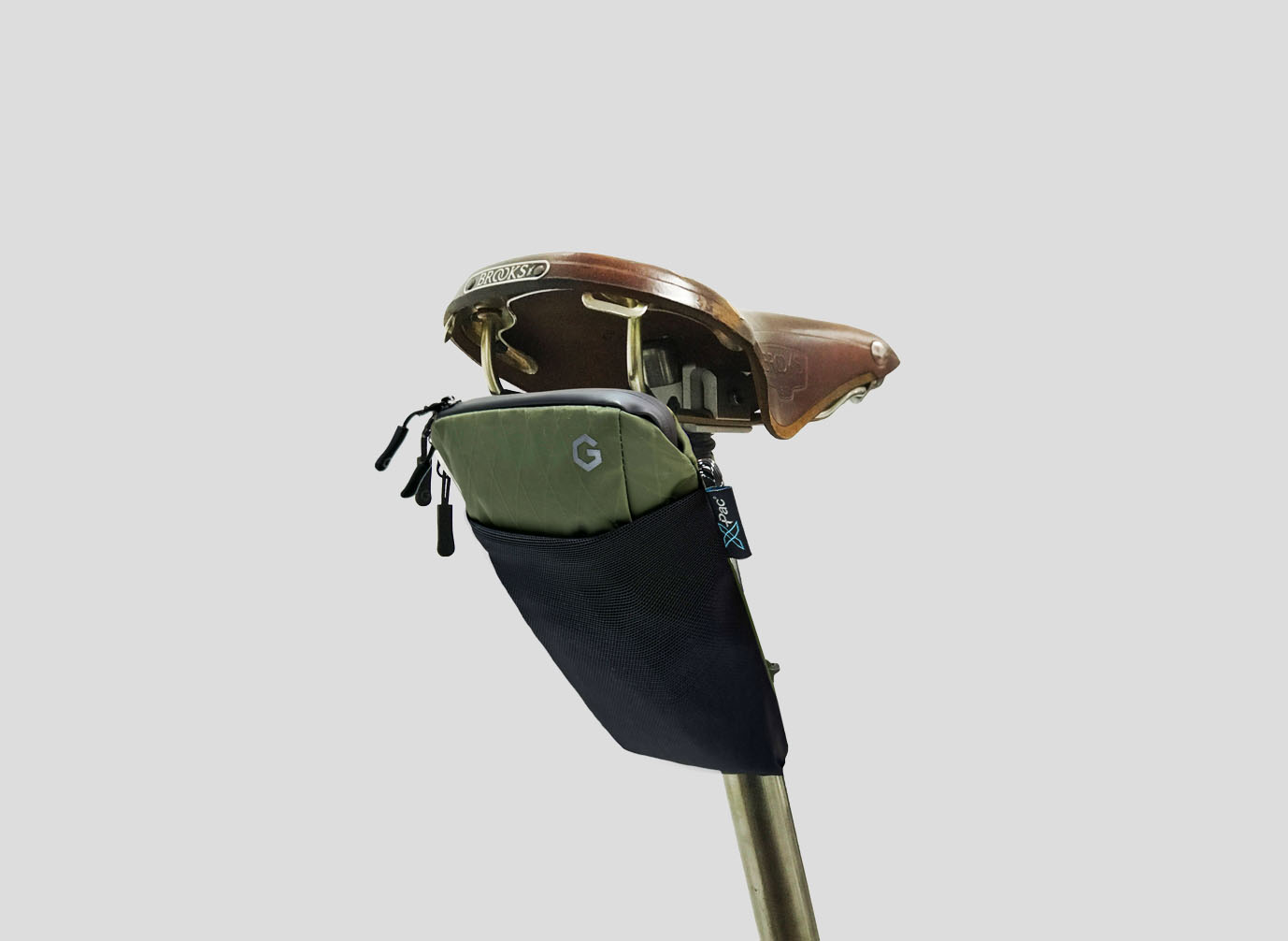 Saddle Bag_Green_on Bike_03descr